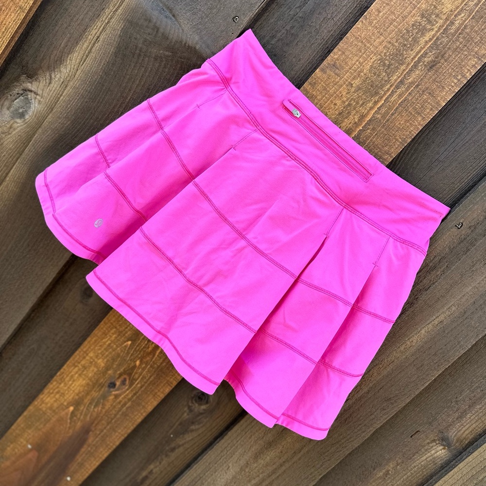 It All Starts with LOVE 🎾💕
Lululemon Pace Rival Midrise Tennis Skirt